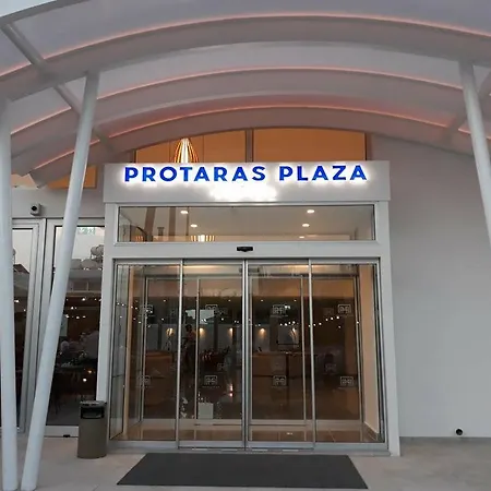 Plaza Hotel 3*