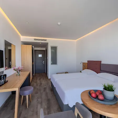 Plaza Hotel 3*