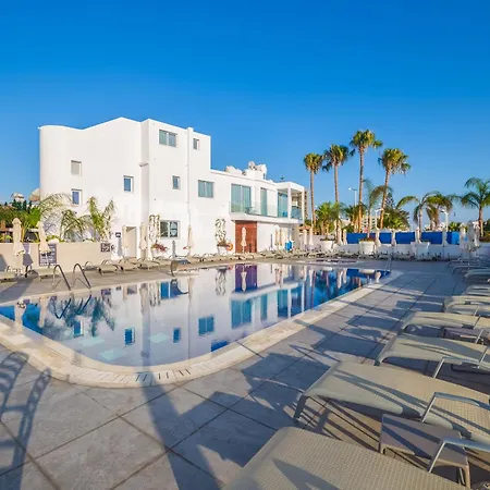 Plaza Hotel 3*