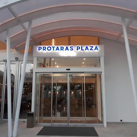 Plaza Hotel 3*