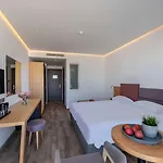 Plaza מלון 3*